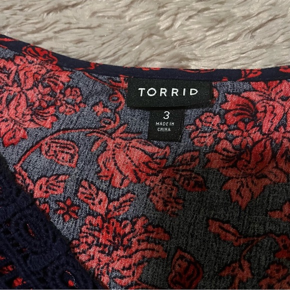 Torrid | Lace-Up Babydoll Tunic Top - Crinkle Gauze Floral Red/Navy 3X - Picture 8 of 9